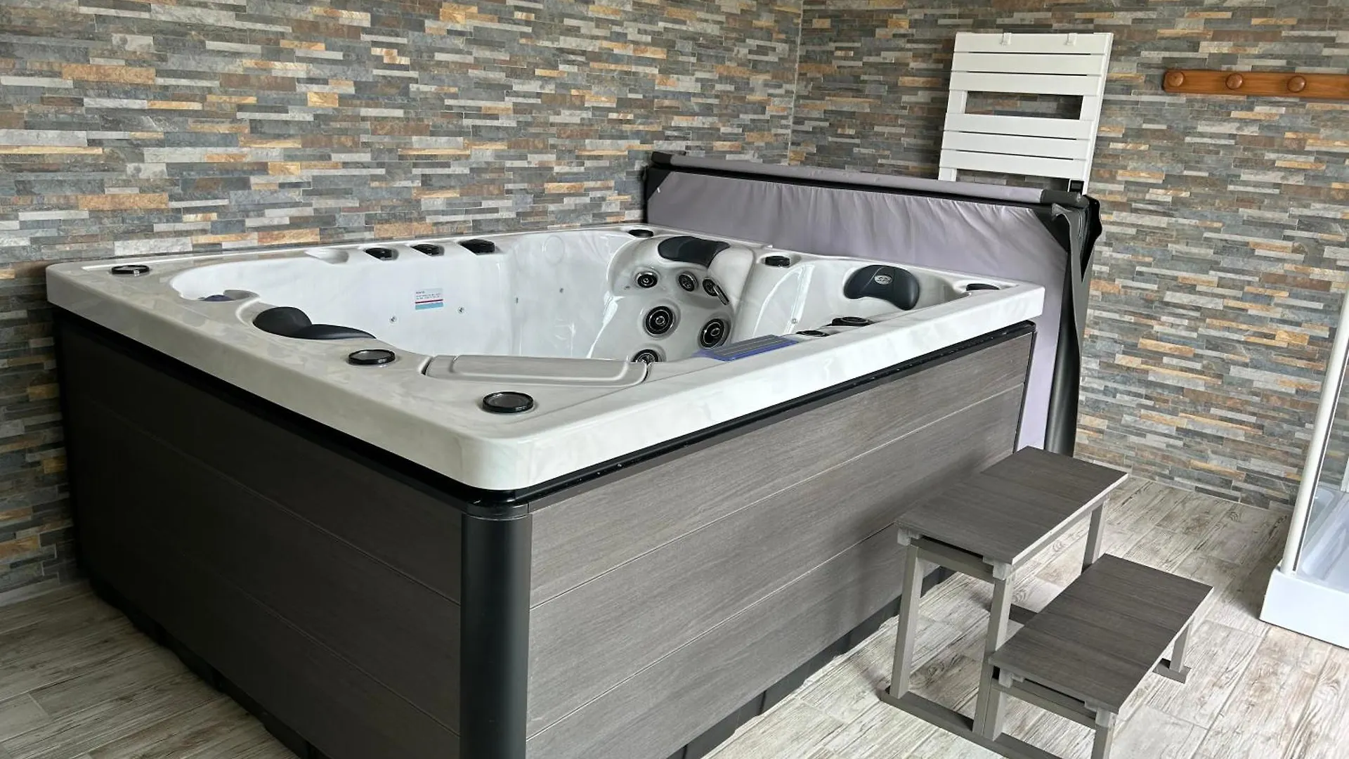 Le Domaine Du Bez La Grange Piscine,Sauna,Hammam,Spa En Aubrac Saint-Laurent-dʼOlt